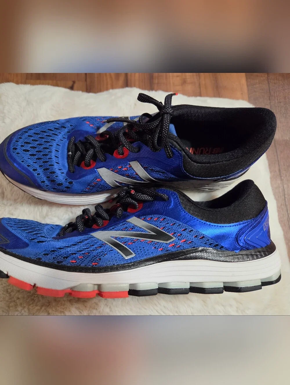 New Balance 1260v7 Pacific Blue Men’s Running Shoe with Black Trim Sz 10 1/2